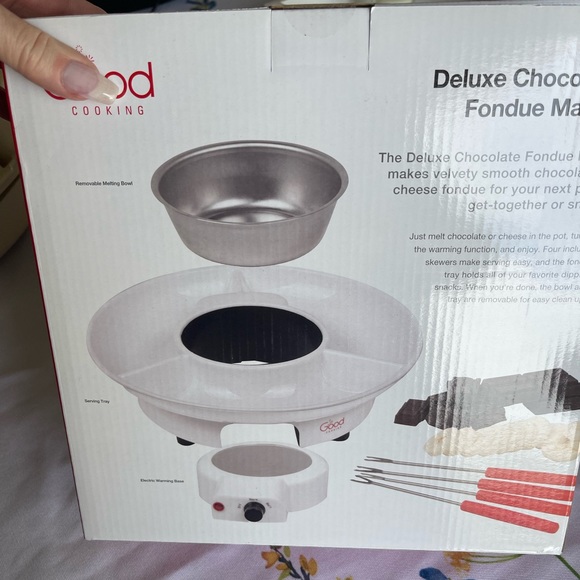 New in the box! Fun deluxe chocolate fondue maker - Picture 2 of 3